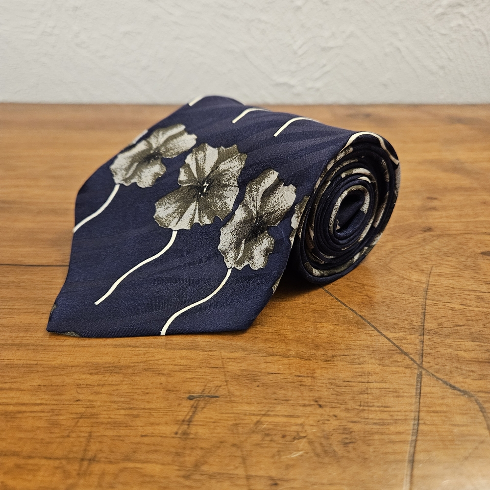 Bachrach Blue Gray White Floral Tie 100% Silk Made In‎ Italy